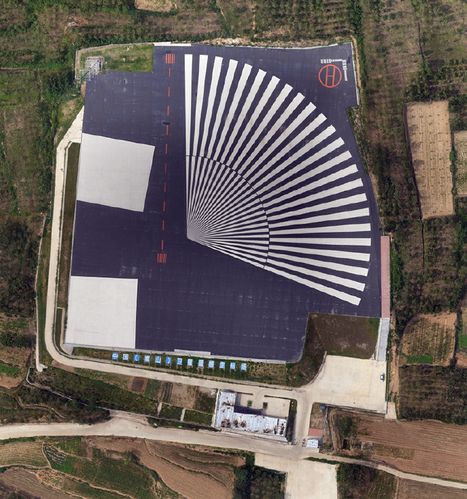 中国(嵩山)遥感定标场的大型固定式靶标场卫星遥感影像图"遥感"二字顾