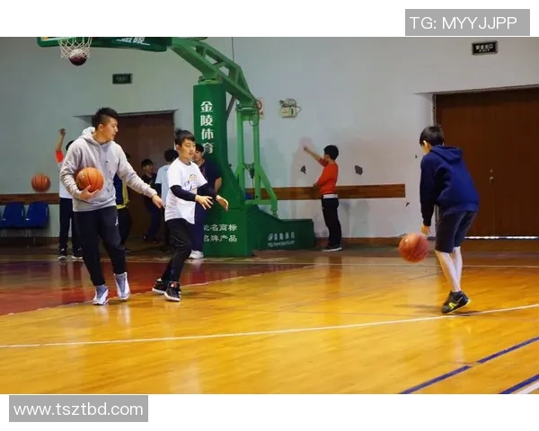 篮球明星亲授技巧与训练方法助你提升篮球水平的全面教学指南